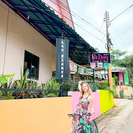 Bed and Breakfast Les Fleurs House Khao Lak Esterno foto