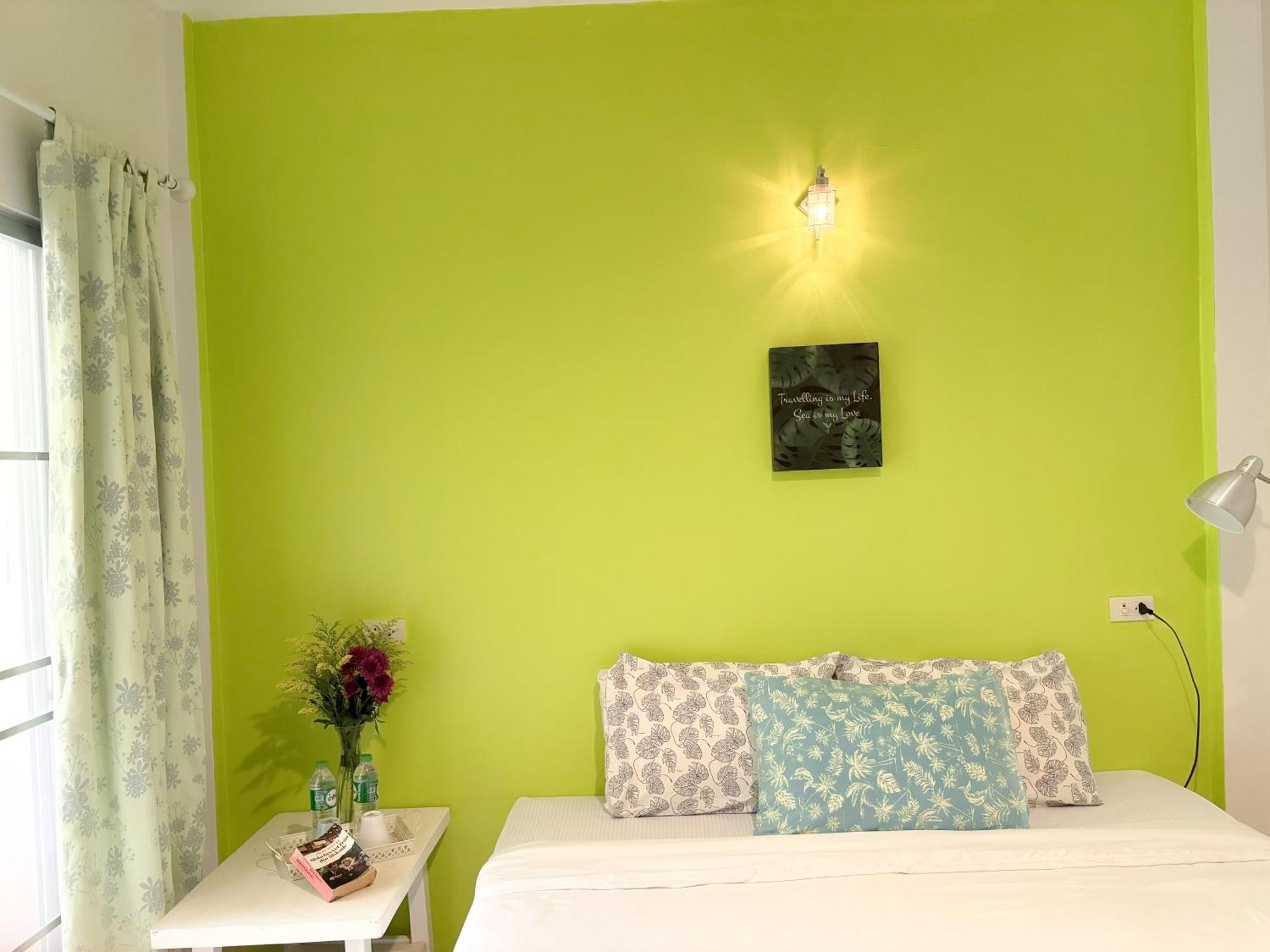 Bed and Breakfast Les Fleurs House Khao Lak Esterno foto
