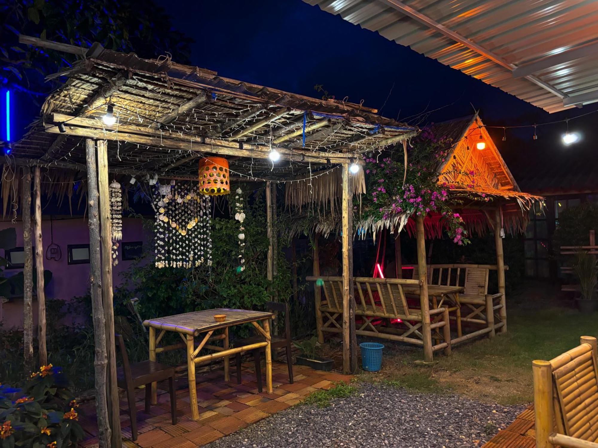 Bed and Breakfast Les Fleurs House Khao Lak Esterno foto