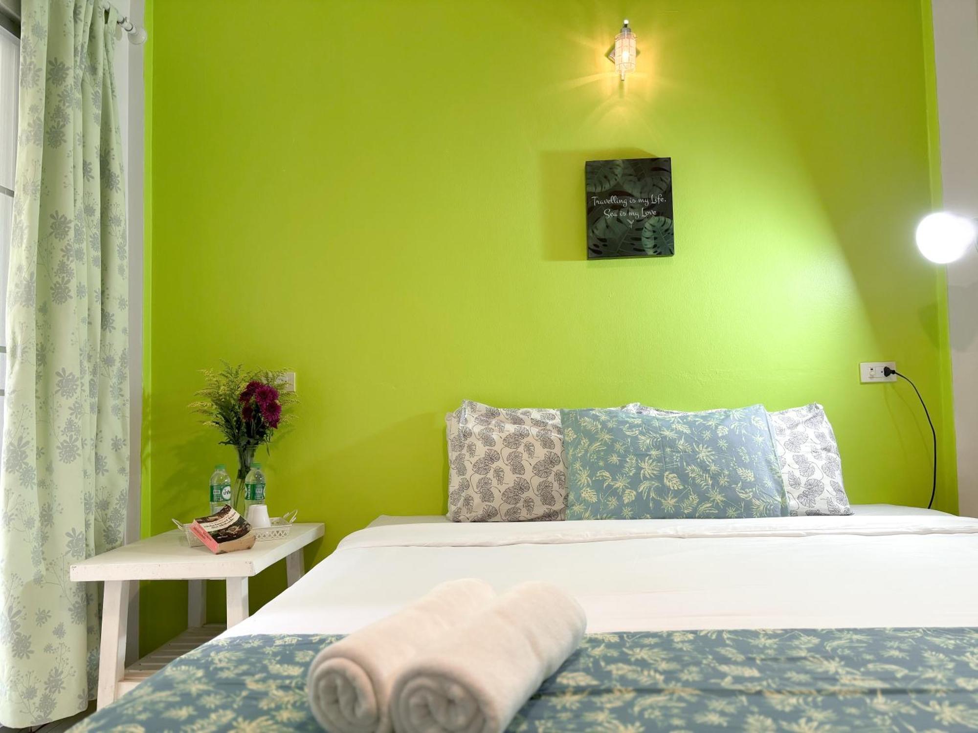 Bed and Breakfast Les Fleurs House Khao Lak Esterno foto