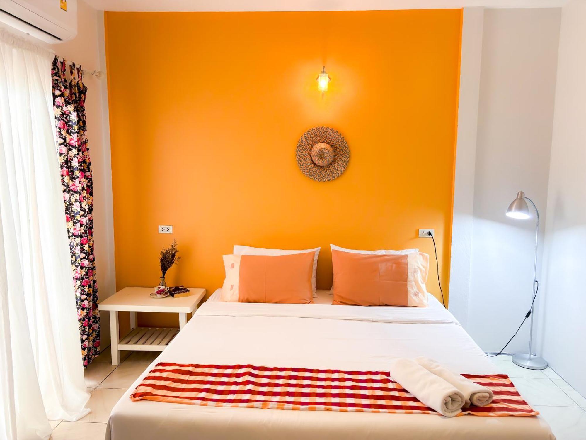 Bed and Breakfast Les Fleurs House Khao Lak Esterno foto