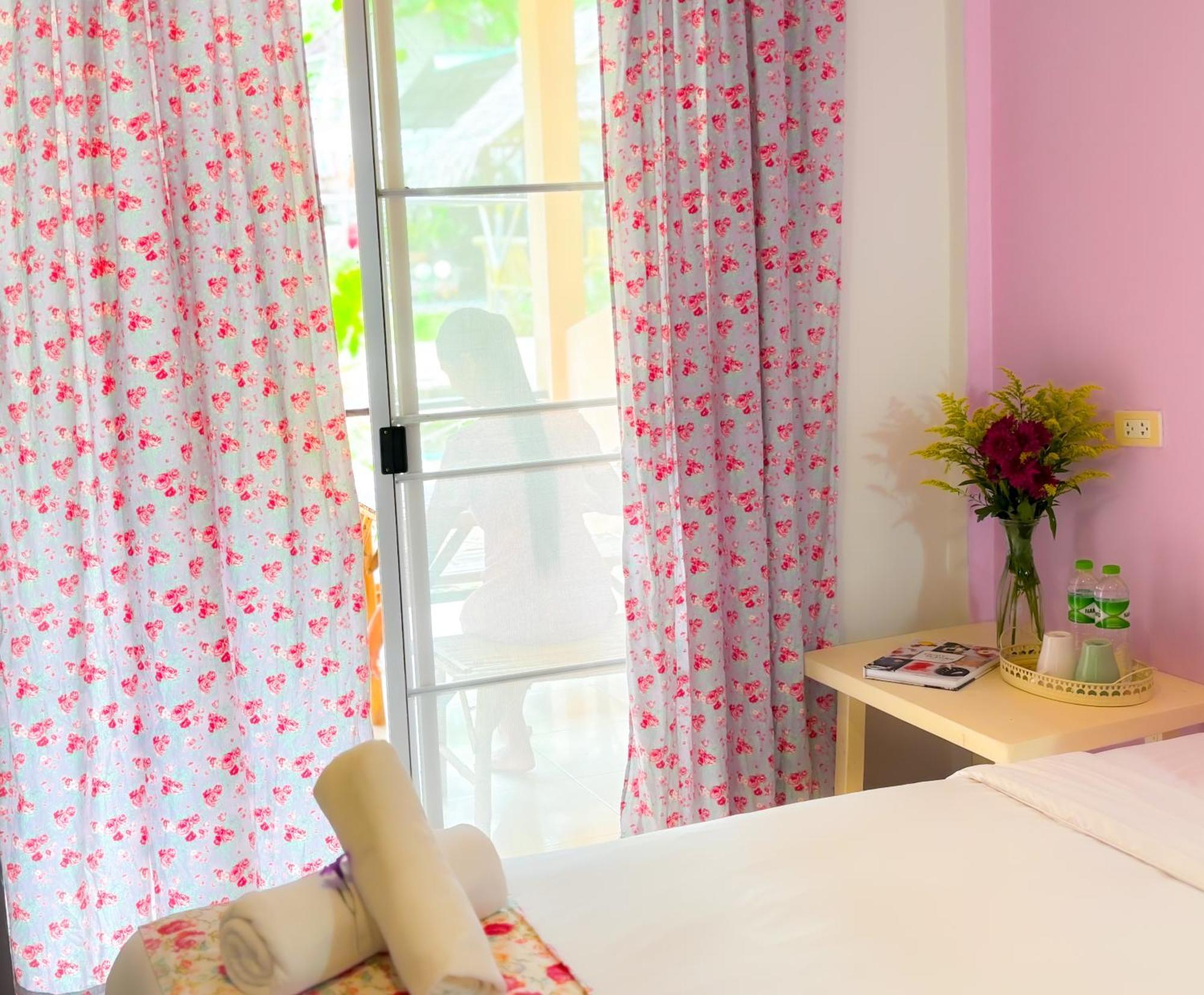 Bed and Breakfast Les Fleurs House Khao Lak Esterno foto