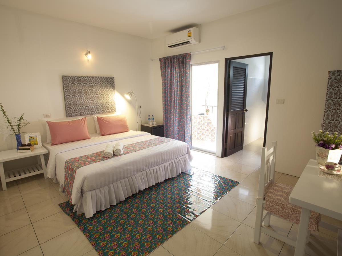 Bed and Breakfast Les Fleurs House Khao Lak Esterno foto