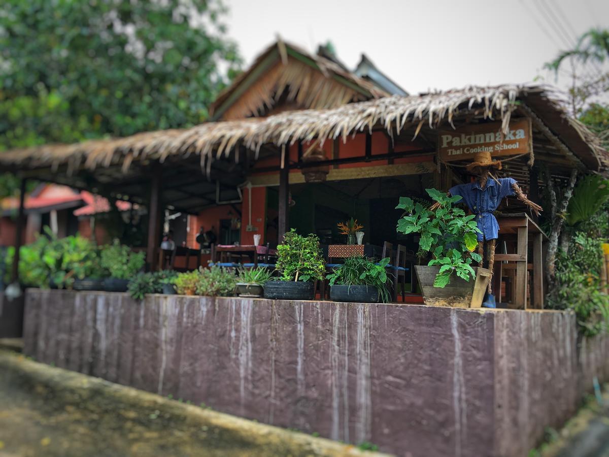 Bed and Breakfast Les Fleurs House Khao Lak Esterno foto
