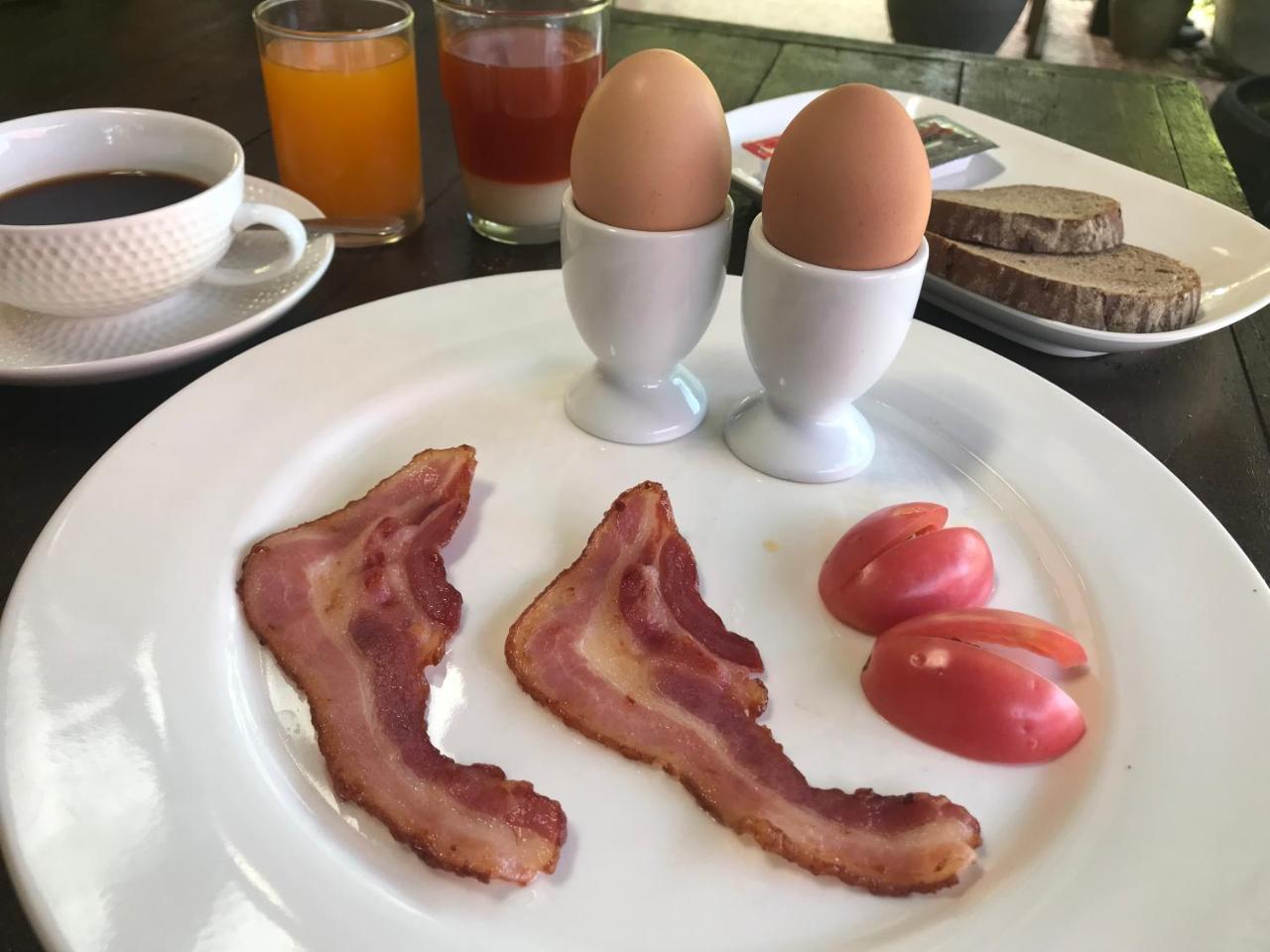 Bed and Breakfast Les Fleurs House Khao Lak Esterno foto