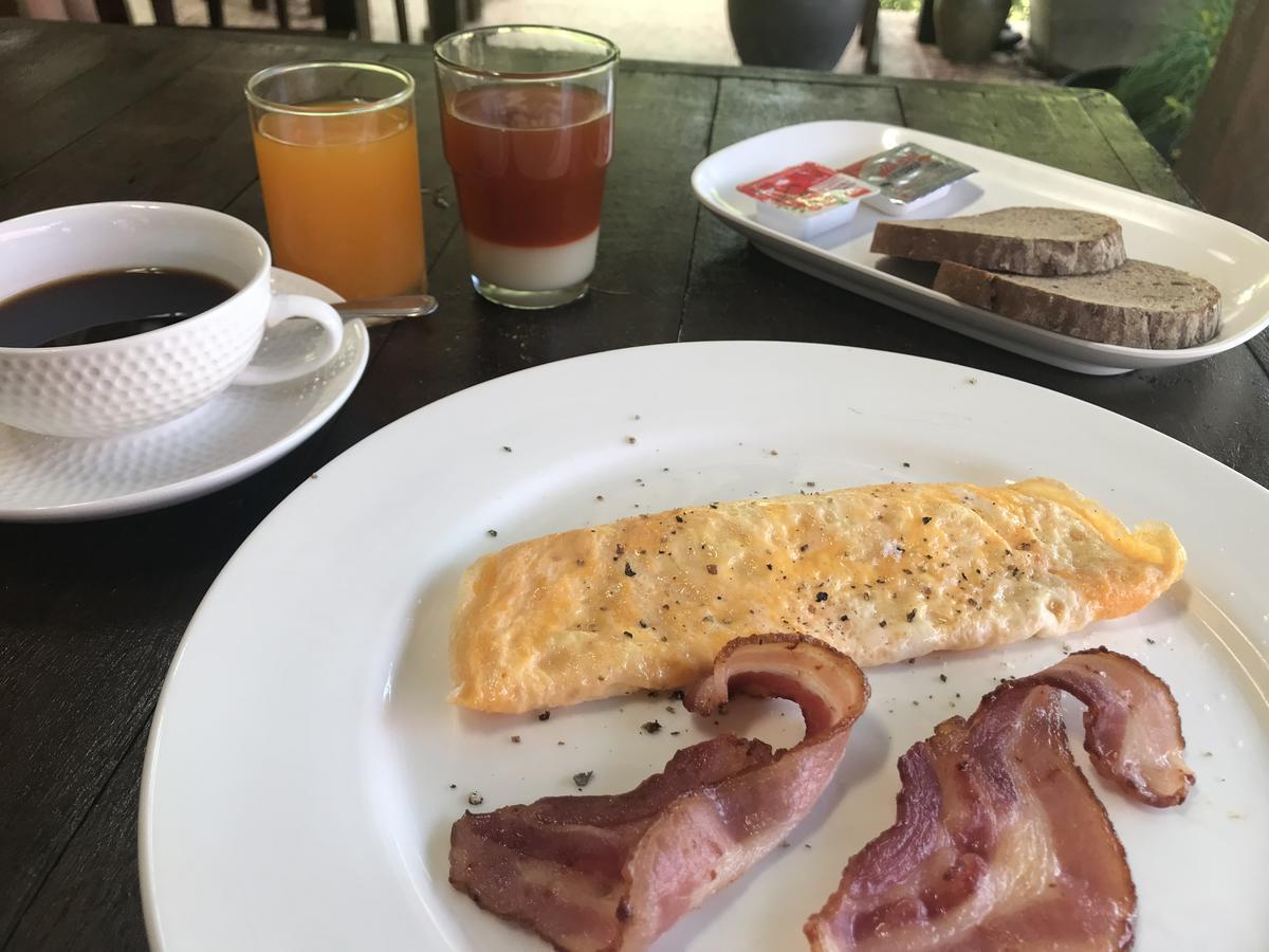 Bed and Breakfast Les Fleurs House Khao Lak Esterno foto